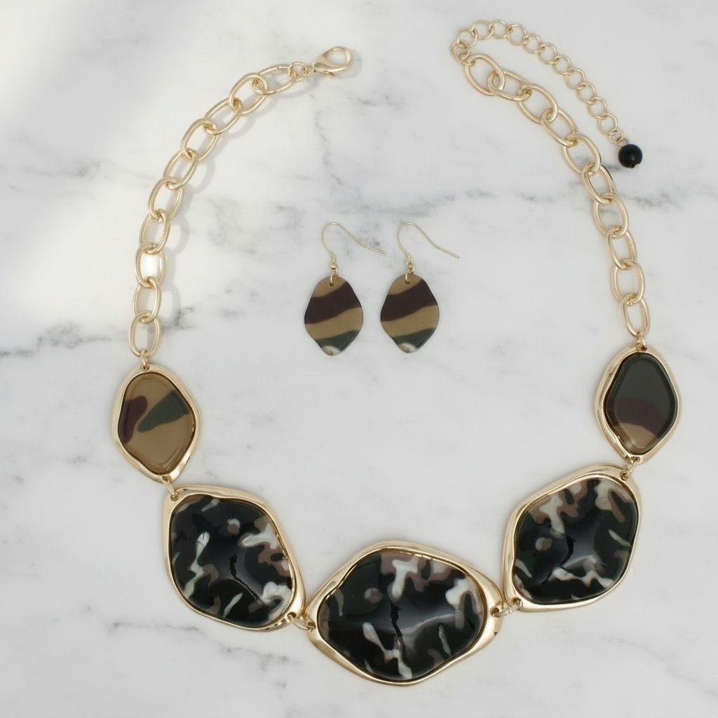 Collar Dimensional Bright Camouflage Link Necklace
