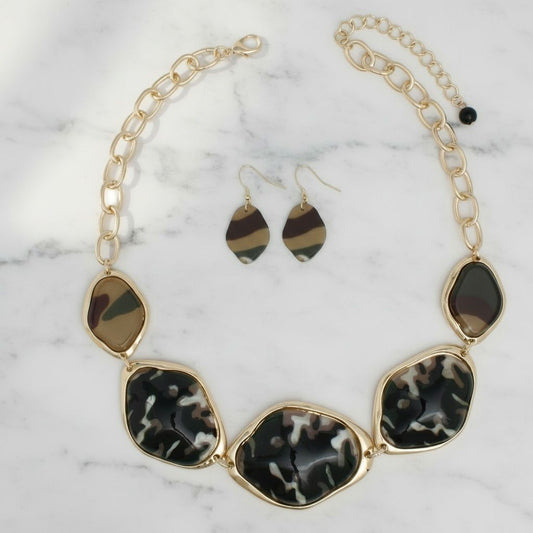 Collar Dimensional Bright Camouflage Link Necklace