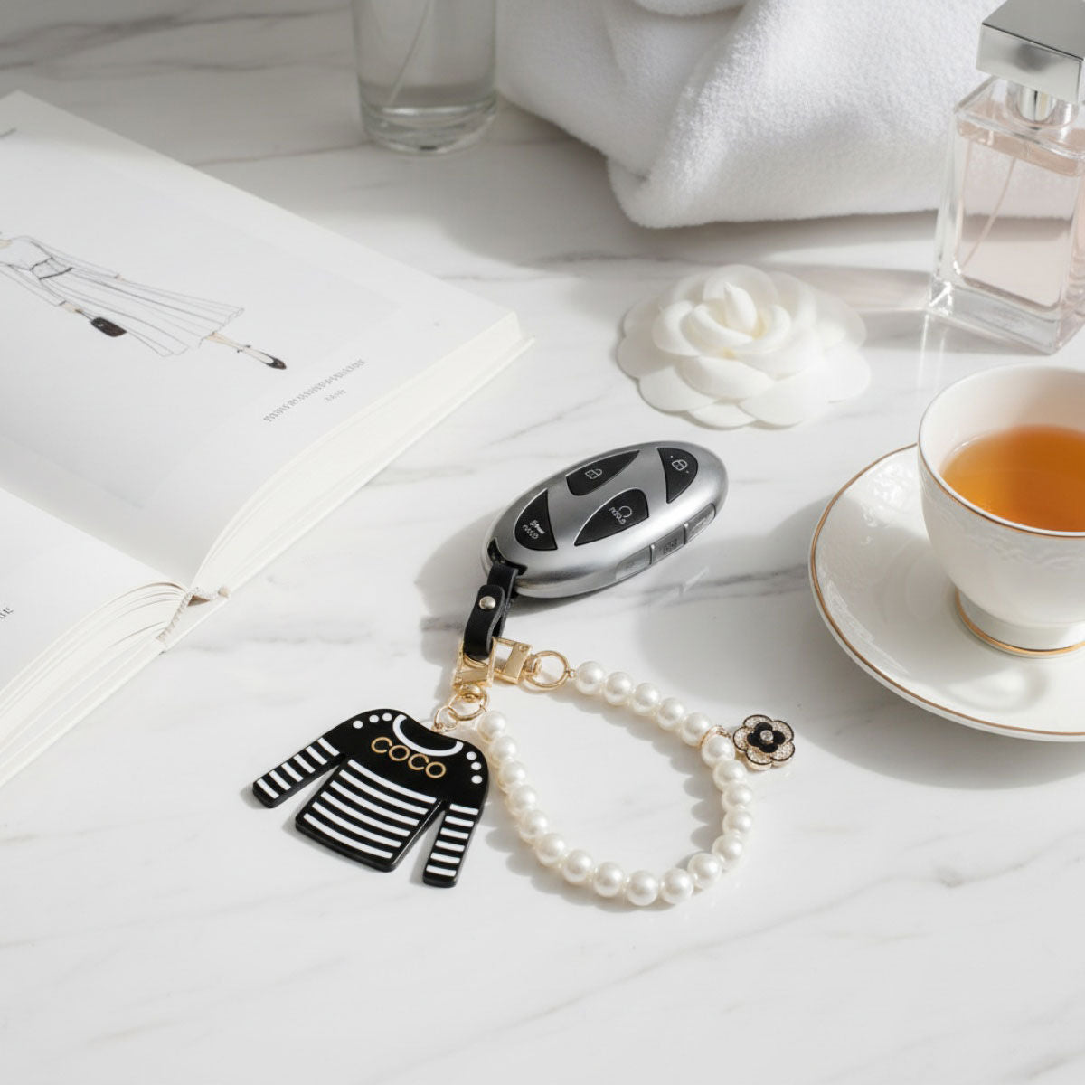 Keychain Black White Stripe COCO Shirt Pearl Clip