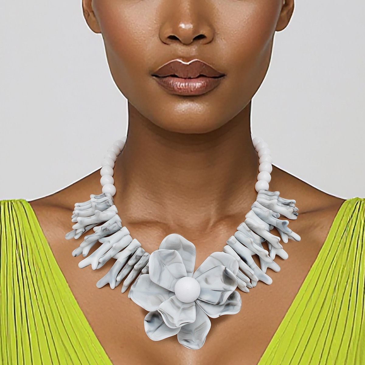 Collar Gray Exotic Goddess Floral Necklace